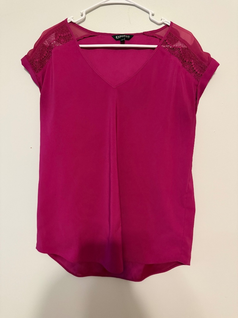 EXPRESS Magenta pink V-neck top size M